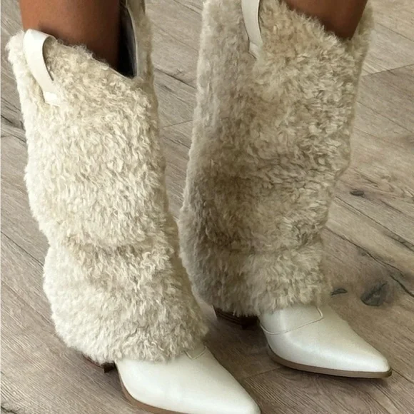 Brand new never worn faux fur foldover boot pointed toe, stacked block heel - Picture 3 of 12